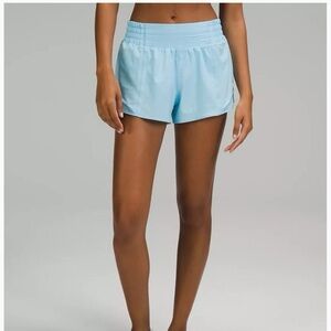 Lululemon Hotty hot 2.5” blue chill shorts